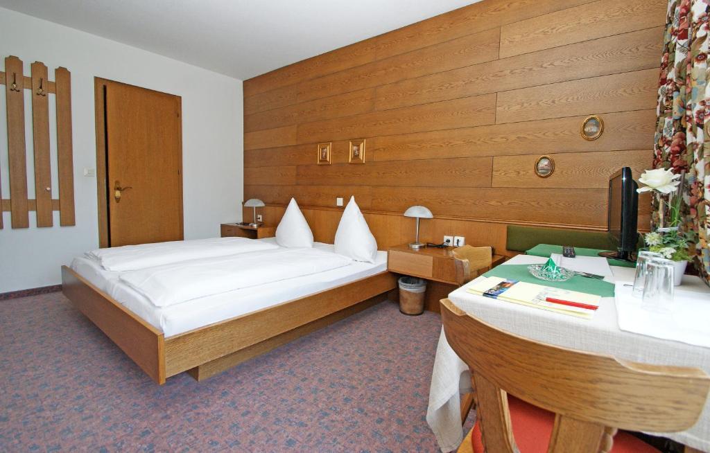 شرنز Hotel Alpenblick الغرفة الصورة